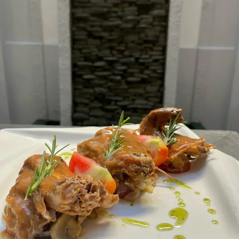 Conejo en Salsa Cazadora