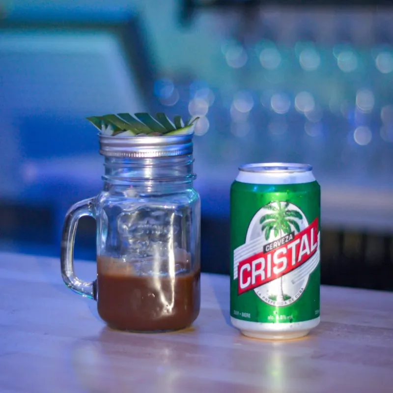 Michelada con cerveza Cristal