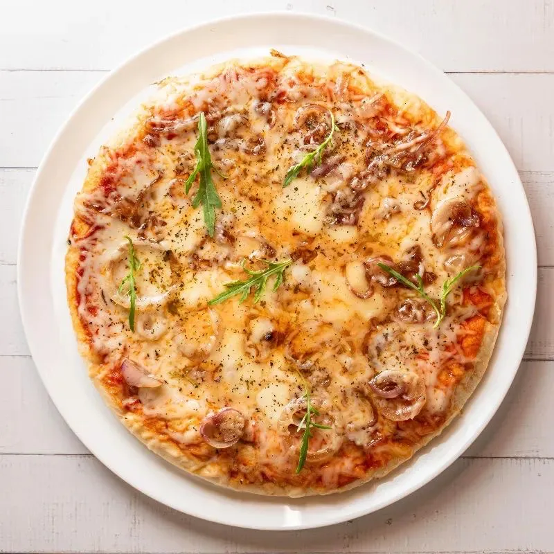 Pizza de cebolla caramelizada 