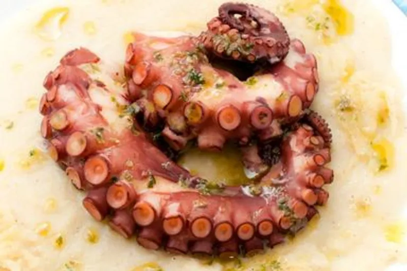 Pulpo en su Tinta Ajillo Al Limon