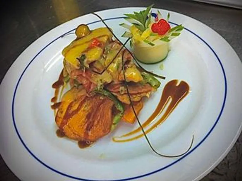  Pollo Deshuesado con Jamón y Queso