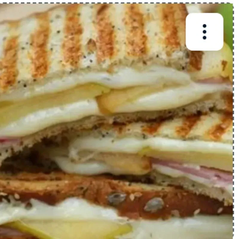 Sandwichs de Jamón y Queso. 