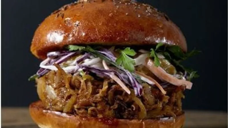Hamburguesa con Cerdo Asado
