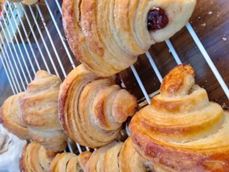 Croissant relleno de dulce de guayaba