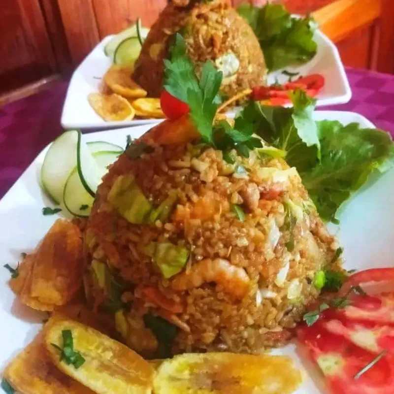 Arroz frito con camarones
