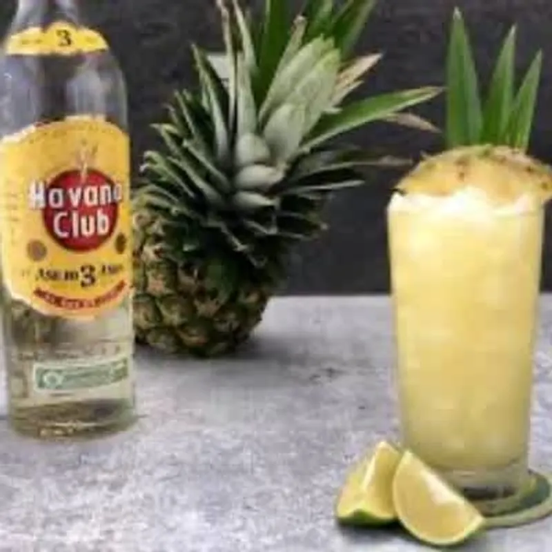 Piña colada con alcohol  