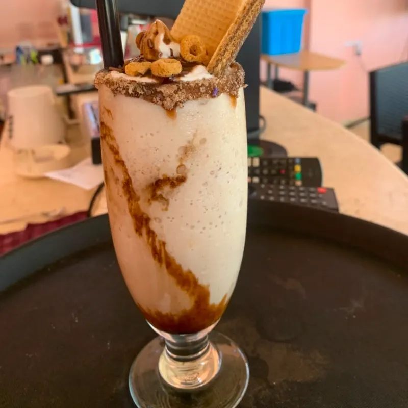 Batido de Avellana con Chispas de ChocolateNueces y Cereal.