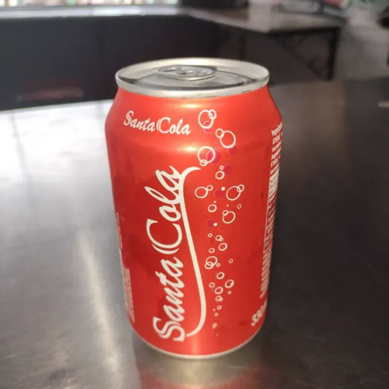 Refresco de cola, naranja, piña y limon