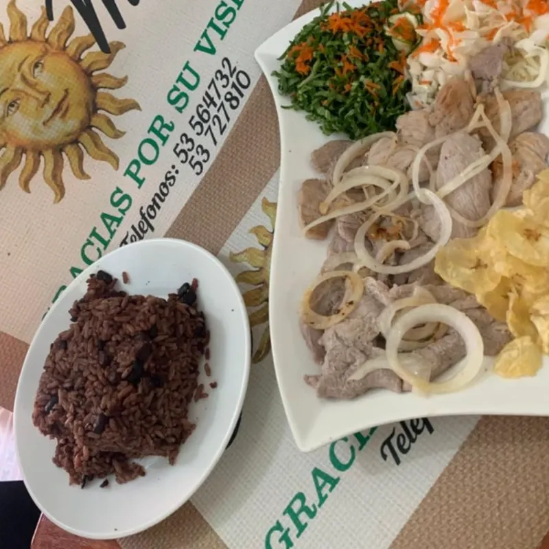 Bistec de Cerdo encebollado