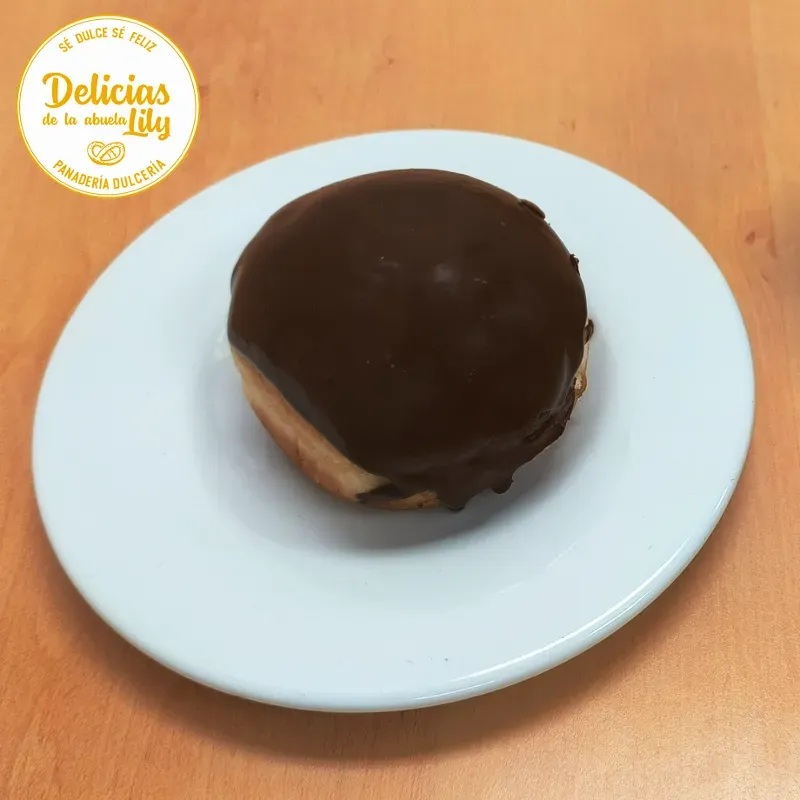 Bola de Berlín con relleno de crema pastelera