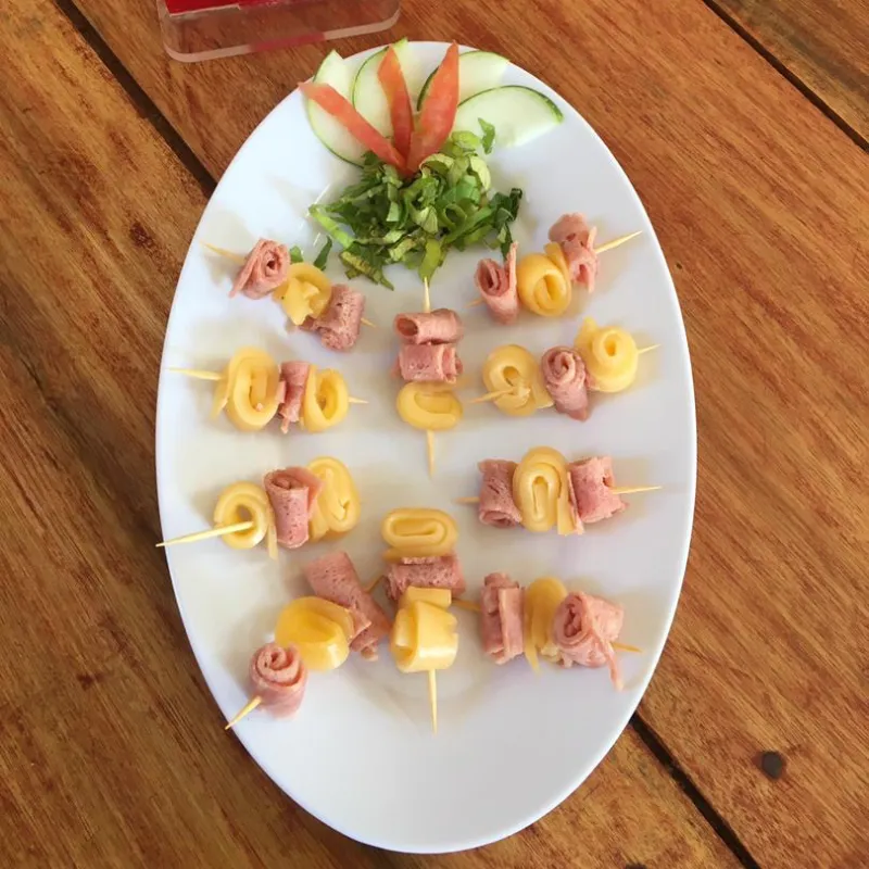 entremés de jamón y queso gouda
