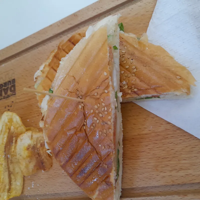 Sándwich de Queso Amarillo + Chorizo