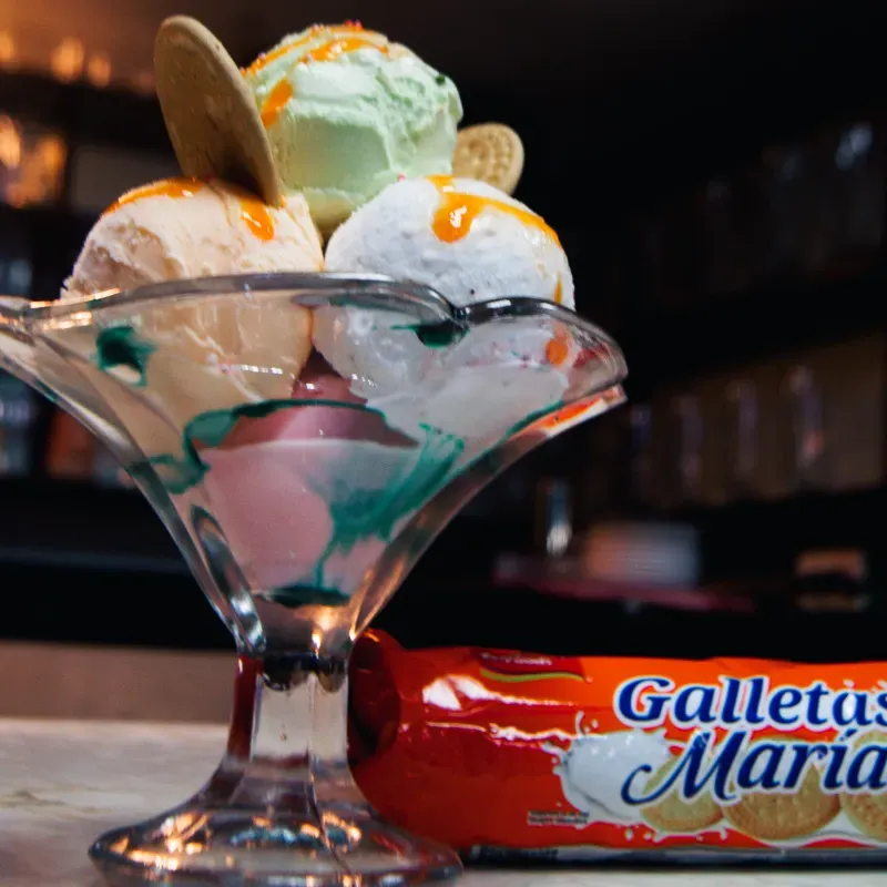 Ensalada de helado(2 galletas, 6 bolas) 