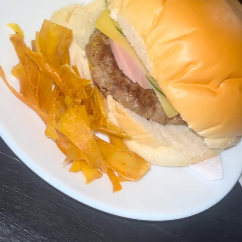 Hamburguesa con jamón y queso blanco 