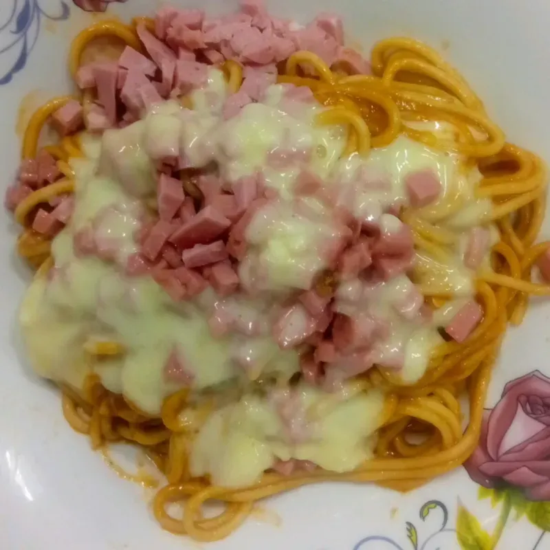 Espaguetis con doble de jamón y queso
