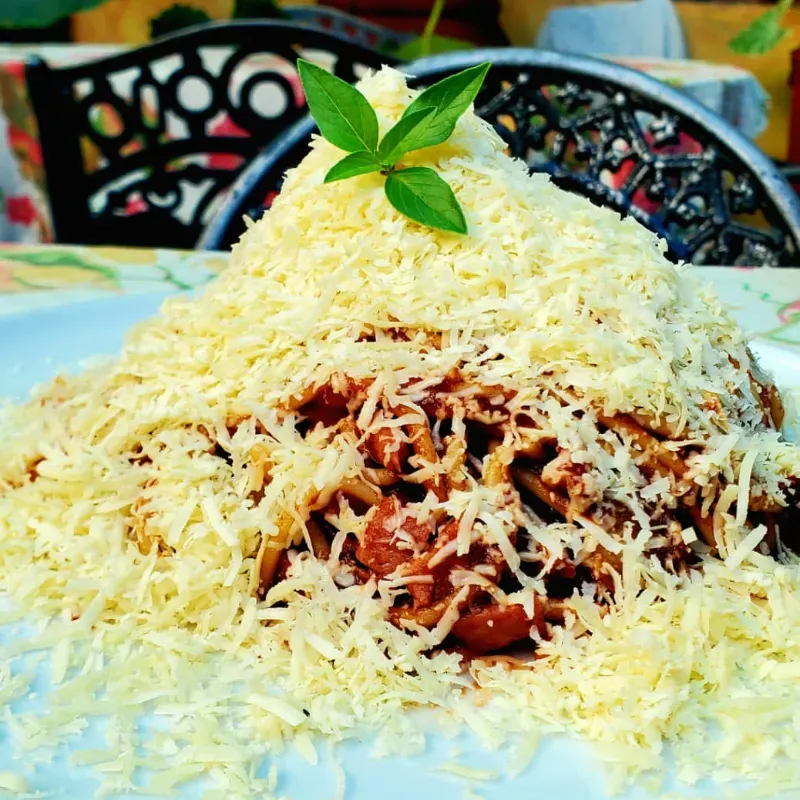 Espaguetis Napolitano c/ Queso Blanco