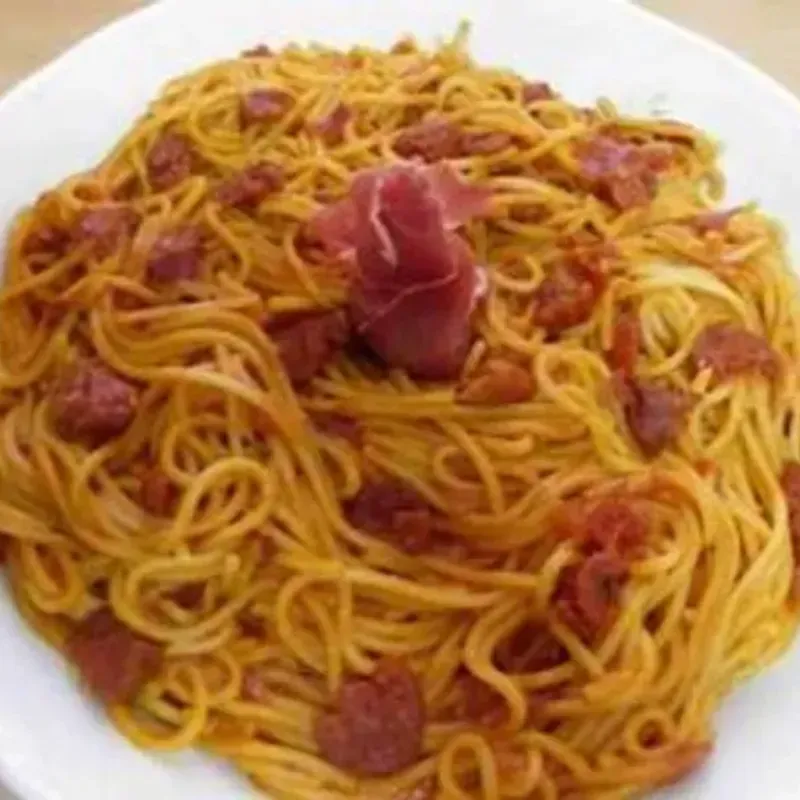 Espaguetis c/ Jamón Prensado y Queso Blanco 