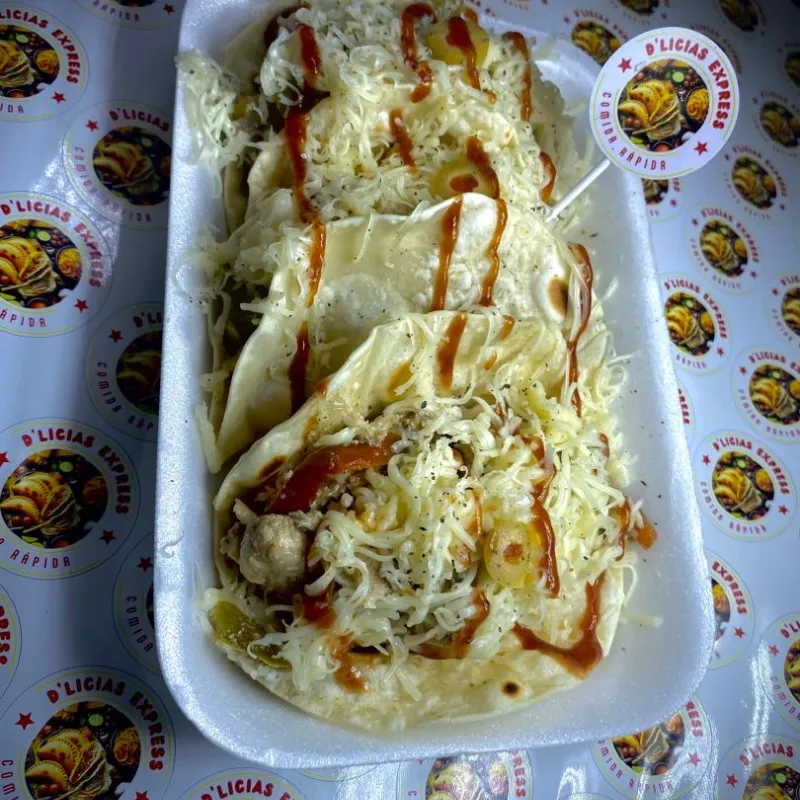 Tacos de pechuga de pollo con queso gouda