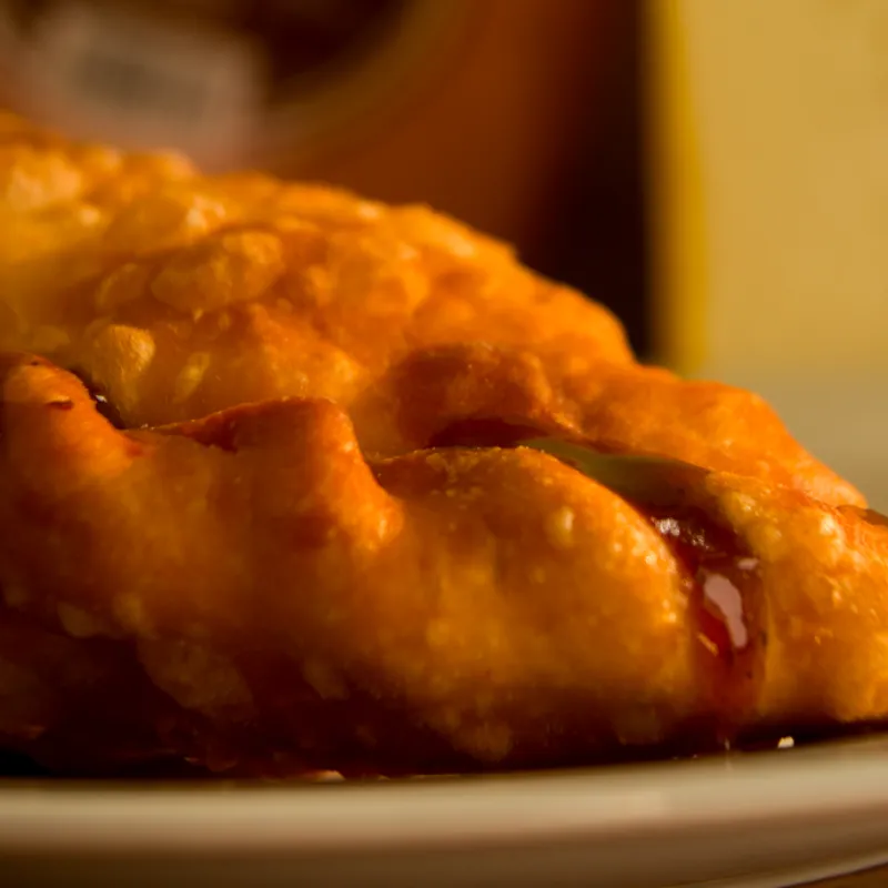 Empanada de pechuga de pollo y queso gouda 